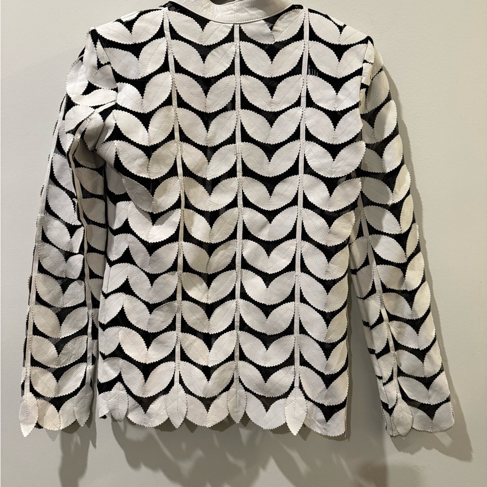 Chic White Leaf Pattern Blazer Size S - image 6